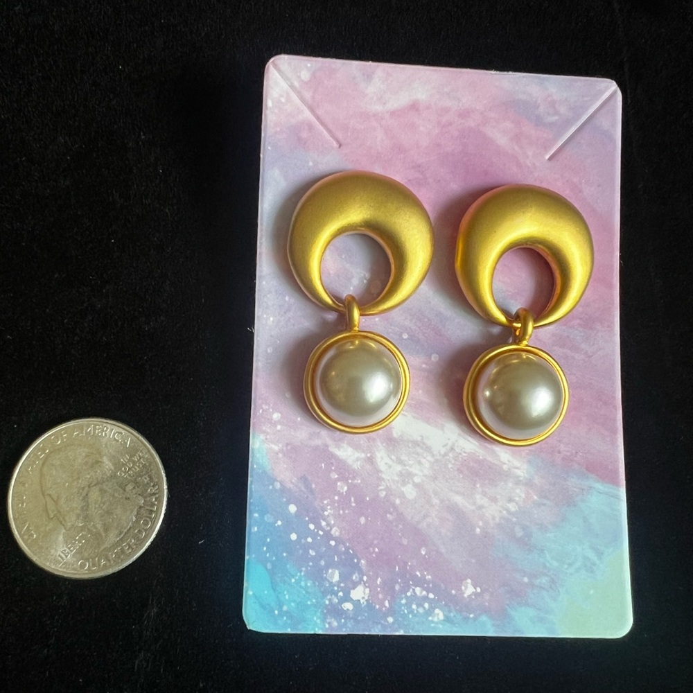 Vintage Matte Gold Tone Dangle Drop Faux Pearl Earrings - Picture 2 of 4